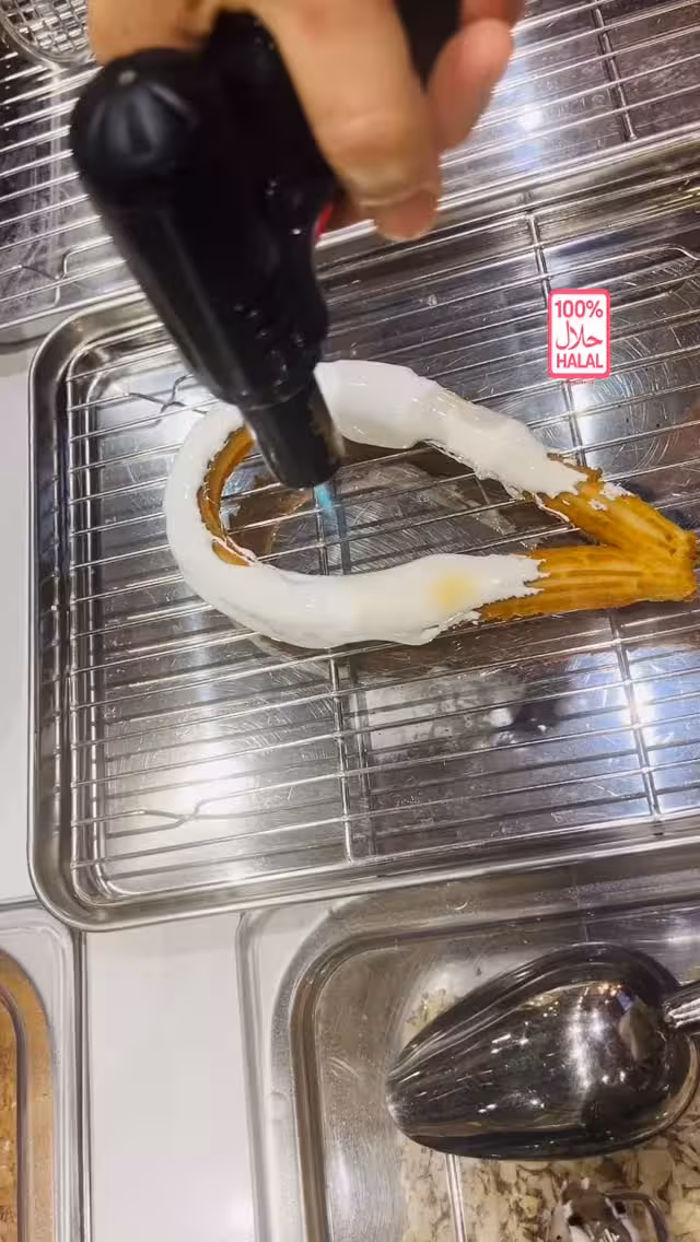 Did you know all of our churros are Halal? 🤭

#halal #waterloohalalfood #waterloohalal #swetloop #waterloofoodies